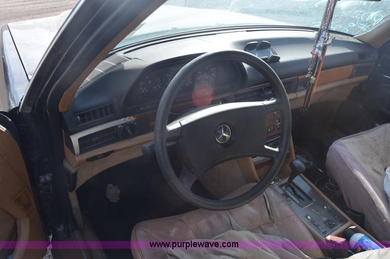 image for item J8010 1982 Mercedes Benz 300 SD