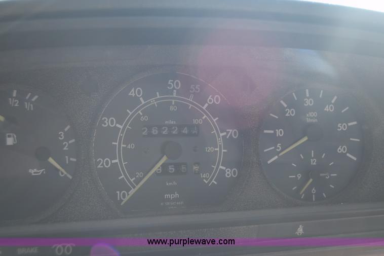 image for item J8010 1982 Mercedes Benz 300 SD