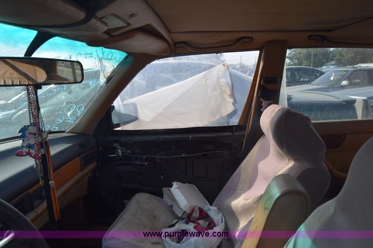 image for item J8010 1982 Mercedes Benz 300 SD