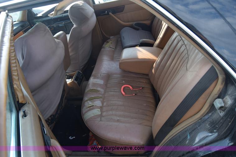 image for item J8010 1982 Mercedes Benz 300 SD