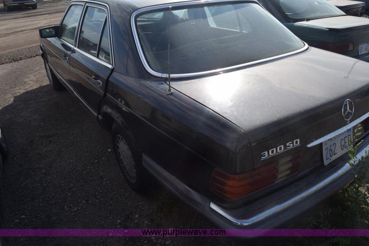 image for item J8010 1982 Mercedes Benz 300 SD