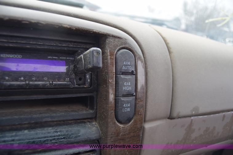 image for item K4825 2002 Ford Explorer Eddie Bauer SUV