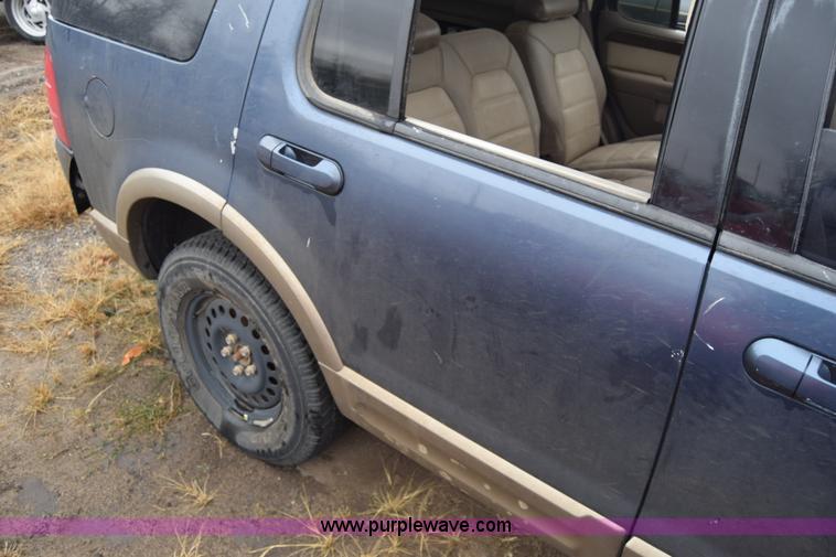 image for item K4825 2002 Ford Explorer Eddie Bauer SUV