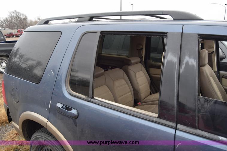 image for item K4825 2002 Ford Explorer Eddie Bauer SUV