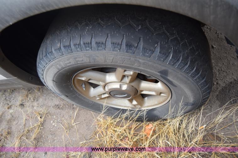 image for item K4825 2002 Ford Explorer Eddie Bauer SUV