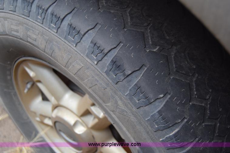 image for item K4825 2002 Ford Explorer Eddie Bauer SUV