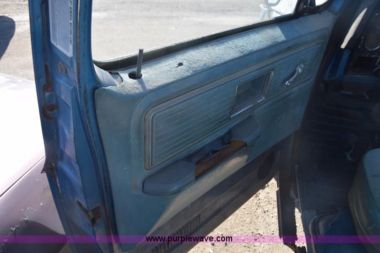 image for item K4829 1977 Chevrolet Bonanza 20 pickup truck