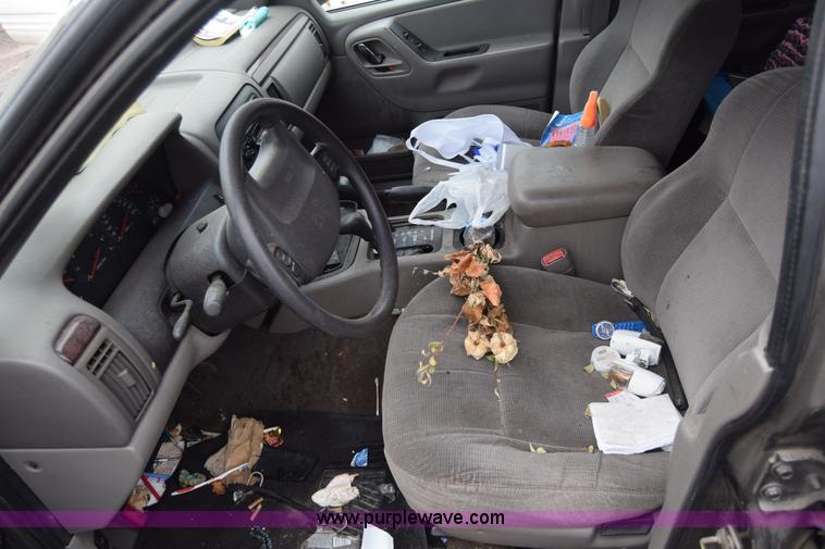 image for item K4996 2000 Jeep Grand Cherokee Laredo SUV