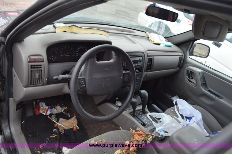 image for item K4996 2000 Jeep Grand Cherokee Laredo SUV