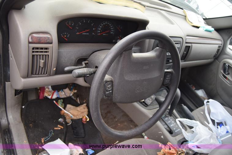 image for item K4996 2000 Jeep Grand Cherokee Laredo SUV