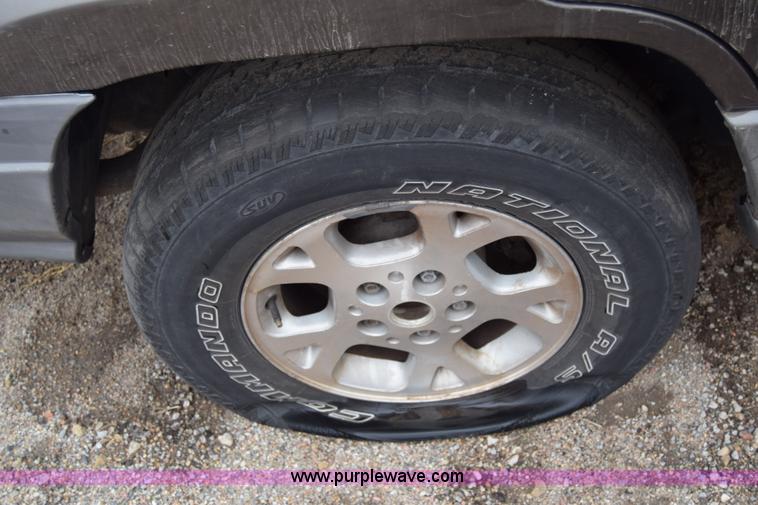 image for item K4996 2000 Jeep Grand Cherokee Laredo SUV