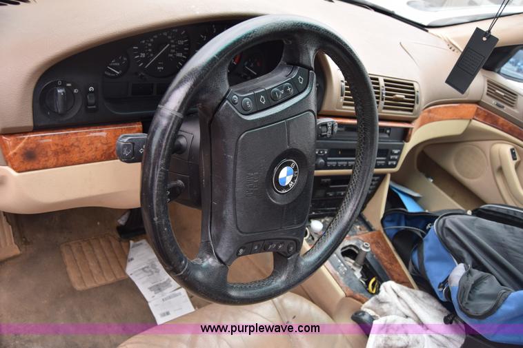image for item K4998 2002 BMW 525i
