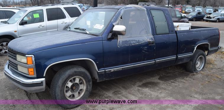 image for item K4999 1993 Chevrolet Silverado 1500 Ext. Cab pickup truck