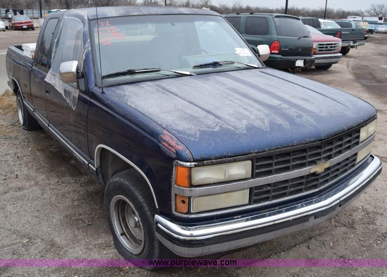image for item K4999 1993 Chevrolet Silverado 1500 Ext. Cab pickup truck
