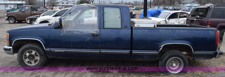 image for item K4999 1993 Chevrolet Silverado 1500 Ext. Cab pickup truck
