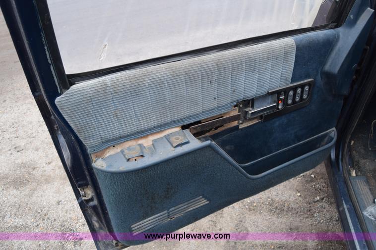 image for item K4999 1993 Chevrolet Silverado 1500 Ext. Cab pickup truck