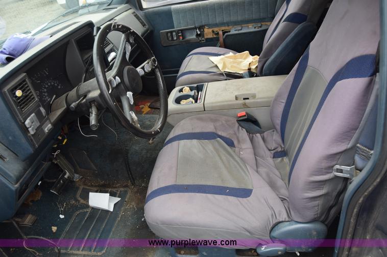 image for item K4999 1993 Chevrolet Silverado 1500 Ext. Cab pickup truck