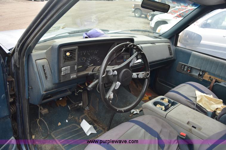 image for item K4999 1993 Chevrolet Silverado 1500 Ext. Cab pickup truck