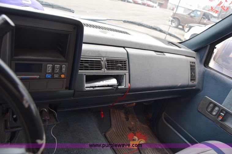 image for item K4999 1993 Chevrolet Silverado 1500 Ext. Cab pickup truck