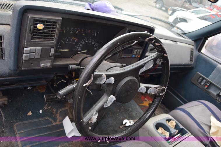 image for item K4999 1993 Chevrolet Silverado 1500 Ext. Cab pickup truck