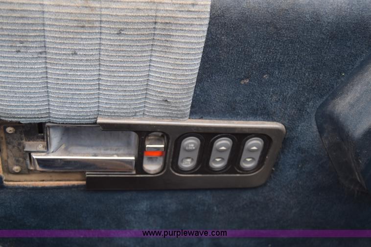 image for item K4999 1993 Chevrolet Silverado 1500 Ext. Cab pickup truck