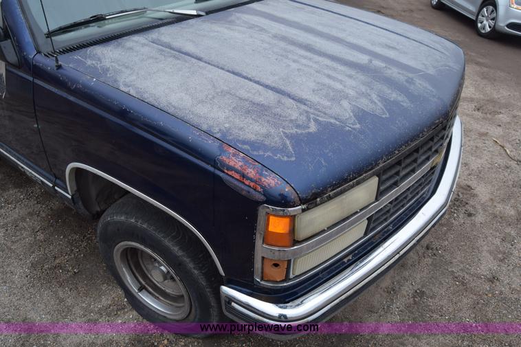 image for item K4999 1993 Chevrolet Silverado 1500 Ext. Cab pickup truck