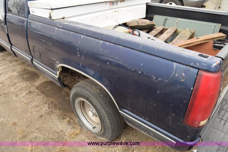 image for item K4999 1993 Chevrolet Silverado 1500 Ext. Cab pickup truck