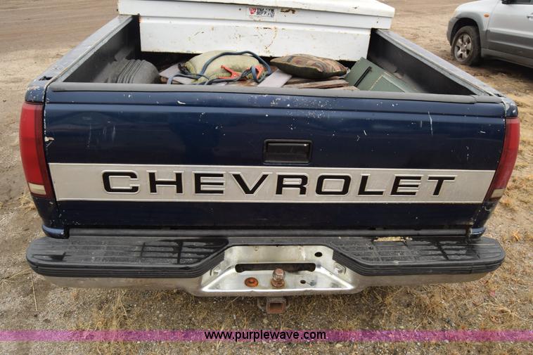 image for item K4999 1993 Chevrolet Silverado 1500 Ext. Cab pickup truck