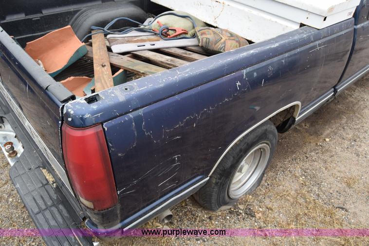 image for item K4999 1993 Chevrolet Silverado 1500 Ext. Cab pickup truck