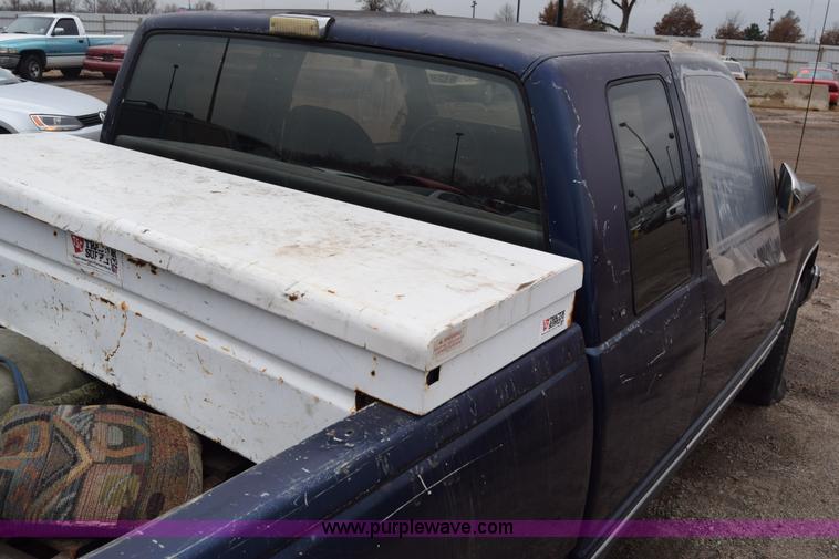 image for item K4999 1993 Chevrolet Silverado 1500 Ext. Cab pickup truck