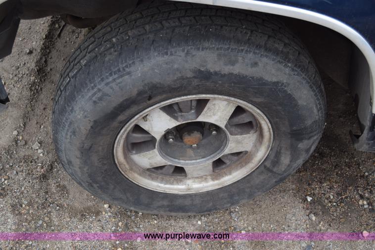 image for item K4999 1993 Chevrolet Silverado 1500 Ext. Cab pickup truck