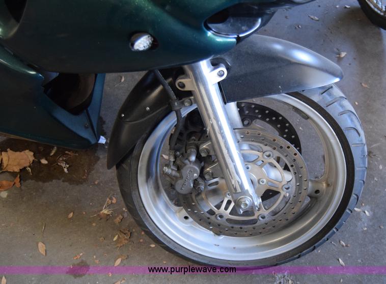 image for item L1012 2001 Suzuki SV650 SK1 motorcycle