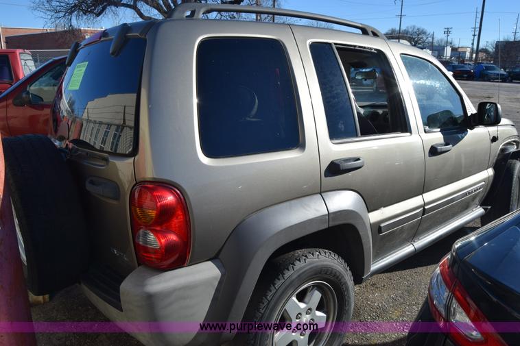 image for item L1016 2007 Jeep Liberty Sport SUV