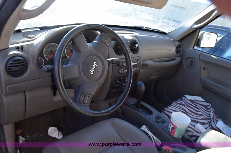 image for item L1016 2007 Jeep Liberty Sport SUV