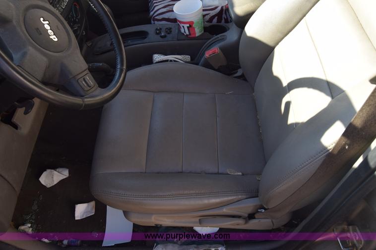 image for item L1016 2007 Jeep Liberty Sport SUV