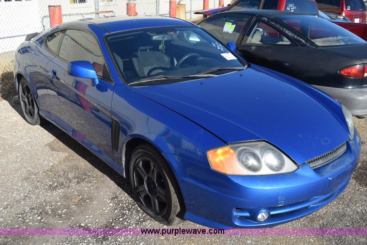 image for item L1017 2004 Hyundai Tiburon SUV