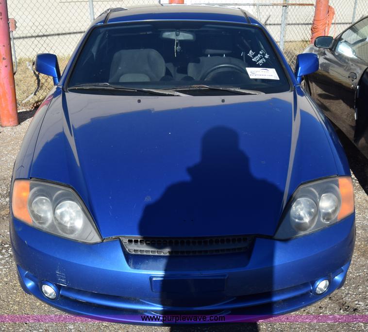 image for item L1017 2004 Hyundai Tiburon SUV