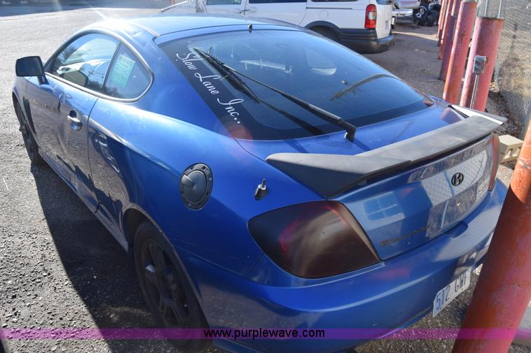 image for item L1017 2004 Hyundai Tiburon SUV