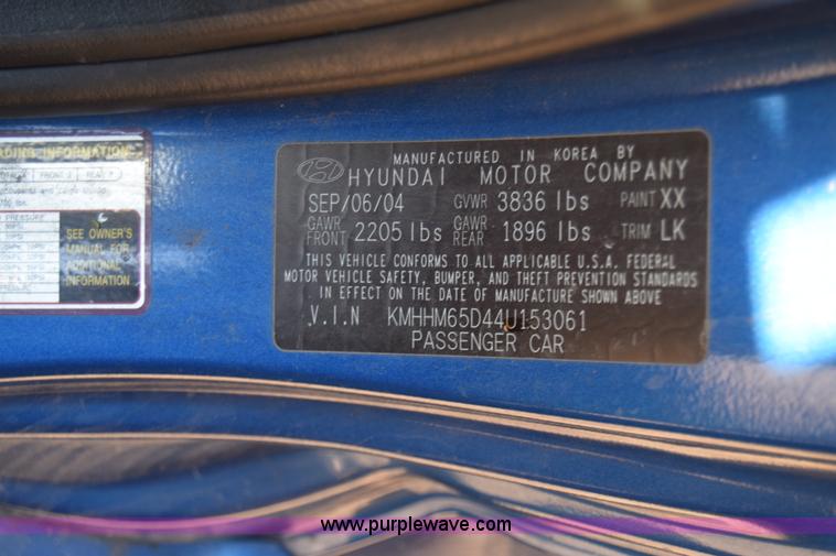 image for item L1017 2004 Hyundai Tiburon SUV