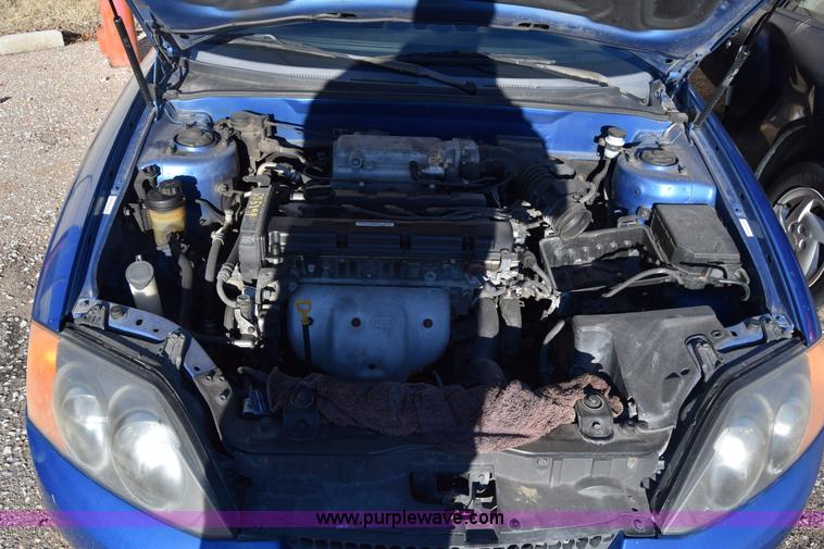 image for item L1017 2004 Hyundai Tiburon SUV