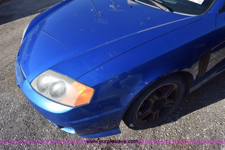 image for item L1017 2004 Hyundai Tiburon SUV