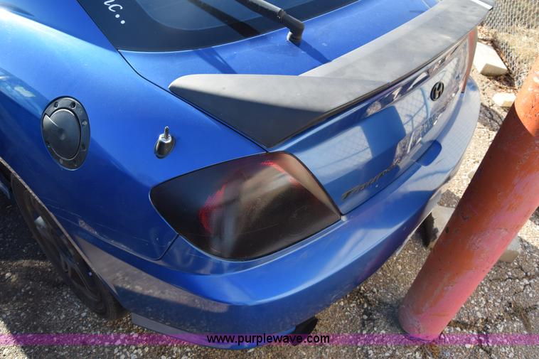 image for item L1017 2004 Hyundai Tiburon SUV