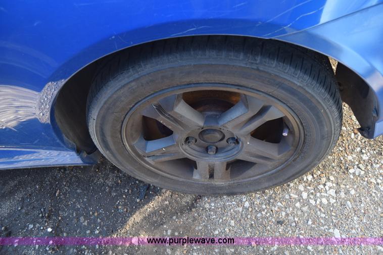 image for item L1017 2004 Hyundai Tiburon SUV