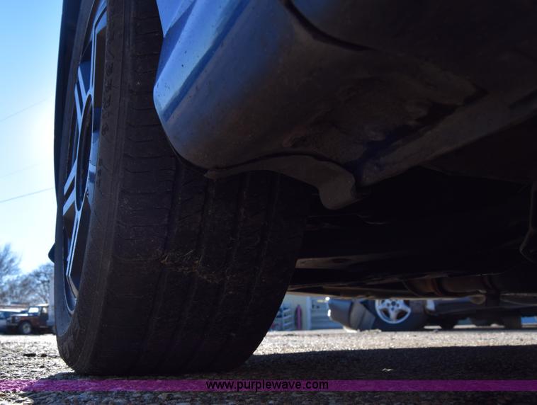 image for item L1017 2004 Hyundai Tiburon SUV