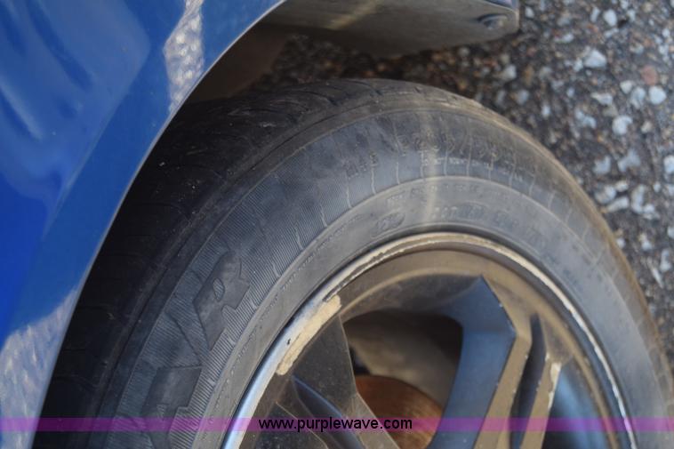 image for item L1017 2004 Hyundai Tiburon SUV