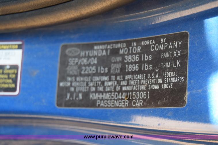 image for item L1017 2004 Hyundai Tiburon SUV