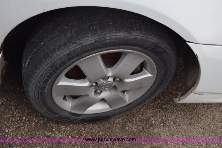 image for item L1048 2004 Toyota Corolla