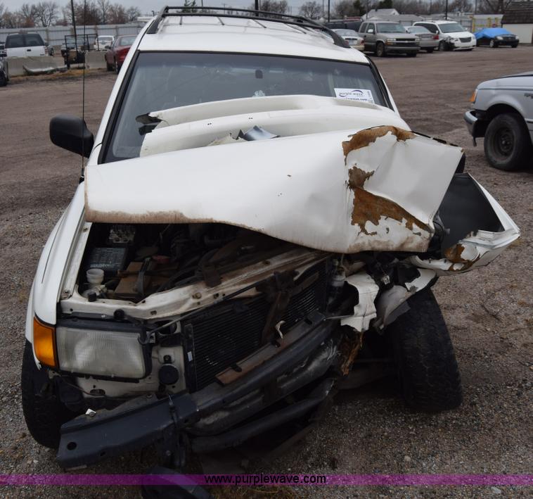 image for item L1049 1999 Isuzu Rodeo SUV