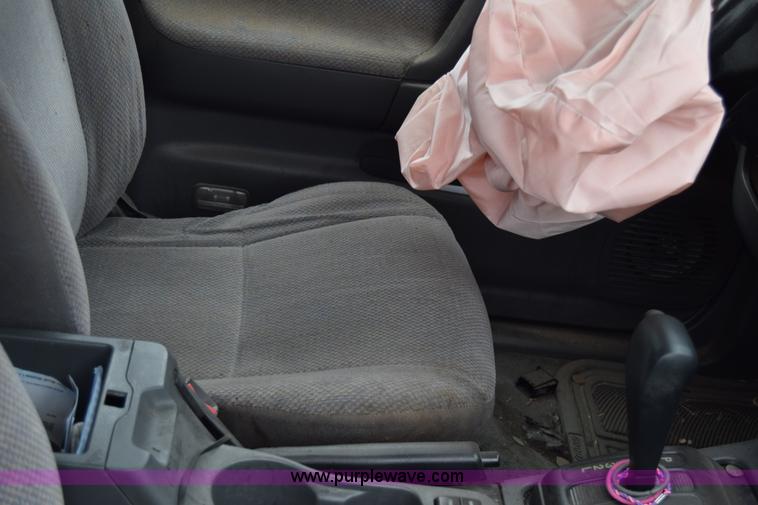 image for item L1049 1999 Isuzu Rodeo SUV