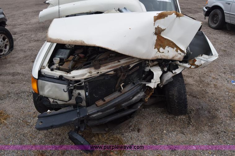 image for item L1049 1999 Isuzu Rodeo SUV